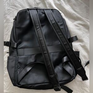 Black Lululemon 22L Backpack - NWOT